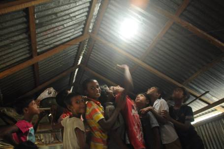 ®A-Liter-of-Light-Isang-Litrong-Liwanag